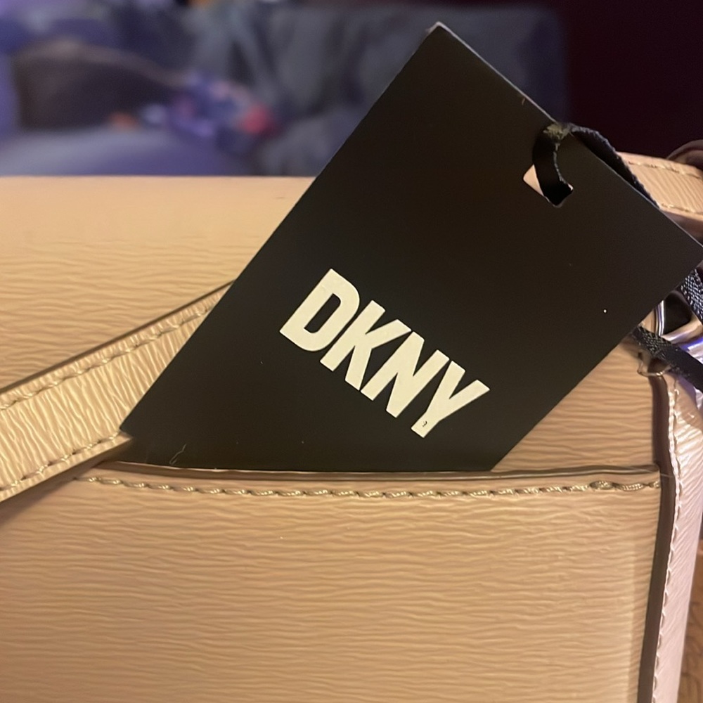 NWT DKNY crossbody - Picture 4 of 7